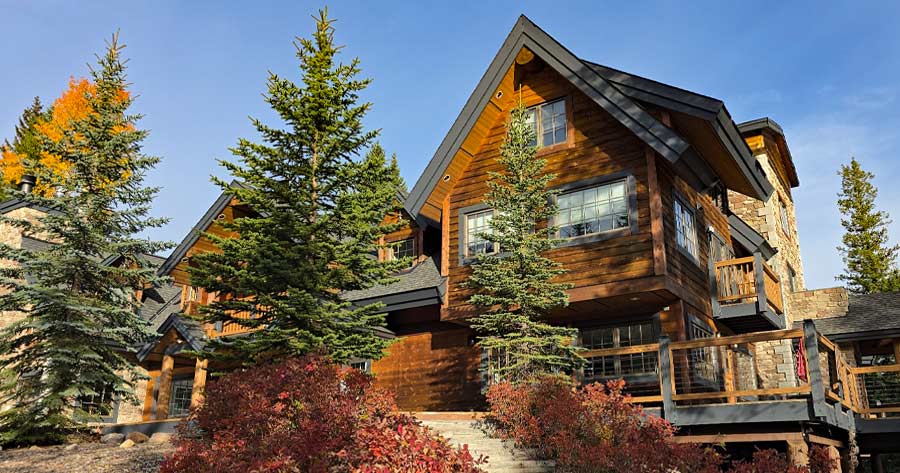 A Small Lodge Among the Trees Sunny winter on BC’s Coquihalla Highway – Yak Peak at Zopkios Break Check, blue sky, snow-covered mountain, smooth traffic just 3 hours from Vancouver.